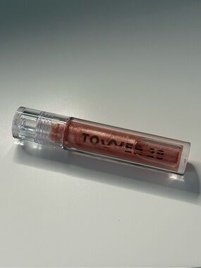 Tower 28 Lip Gloss - Dream ✨